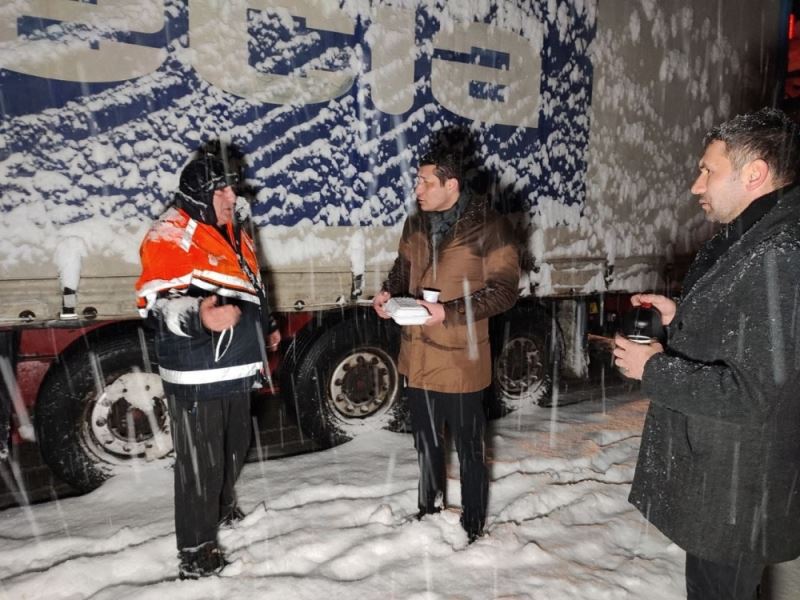 Büyükşehir soğuk havada sürücülerin içini ısıttı