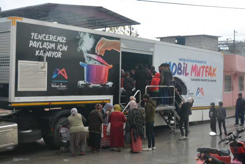 Mersin Büyükşehir, Mahalle Mutfakları İle Sofralara Bereket Olmaya Devam Ediyor