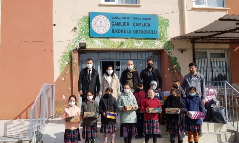 Selendili Öğrencilere Bot ve Mont Desteği