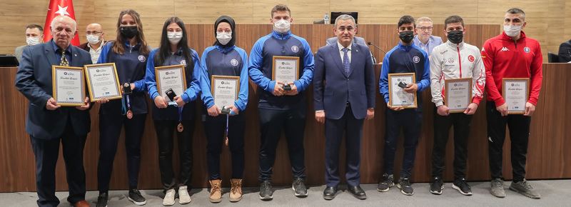 BAŞARILI SPORCULARIMIZI ÖDÜLLENDİRMEYE DEVAM EDİYORUZ