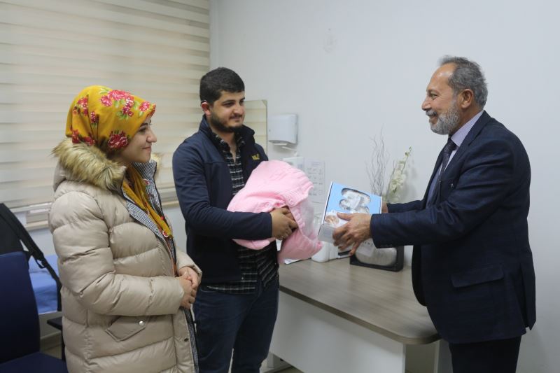 BÜYÜKŞEHİR, 350 İŞİTME ENGELLİ EBEVEYNE ‘BEBEK SESİ ALGILAYICISI’ HEDİYE ETTİ!