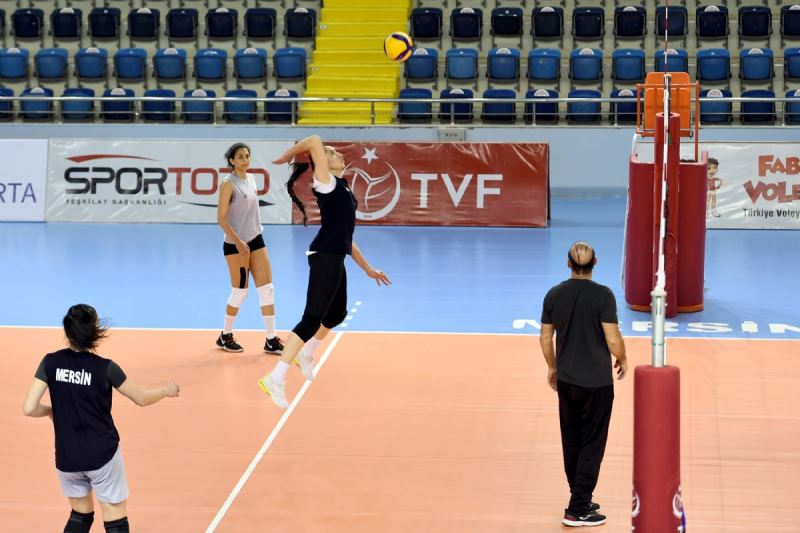 MSK Kadın Voleybol Takımı’nın Hedefinde Play-Off Var