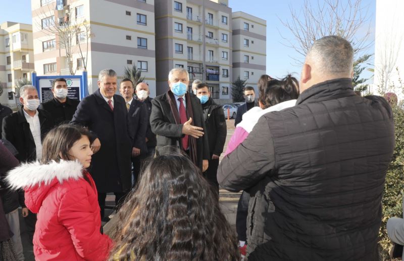 Başkan Zeydan Karalar, Sarıçam TOKİ sakinlerini dinledi