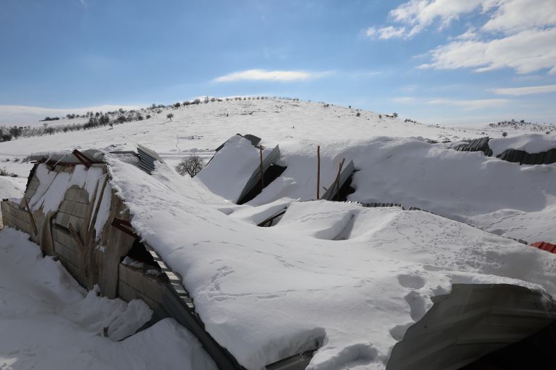 BAŞKAN ŞAHİN’DEN, KAR YAĞIŞINDA MAĞDUR OLAN KÖYLÜ VE ÇİFTÇİYE DESTEK