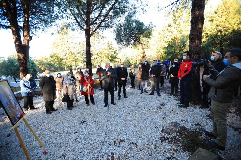 Şadan Hoca mezarı başında anıldı