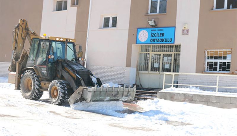 Okul Bahçeleri ve Çevreleri Temizlendi