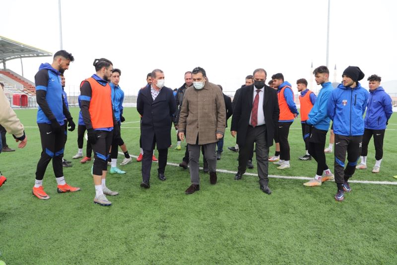 BAŞKAN DEMİR, SERHAT ARDAHANSPOR FUTBOLCULARI İLE BULUŞTU