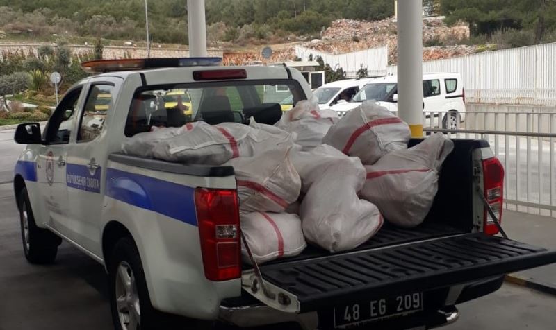 Büyükşehir Zabıtası 696 kg sağlıksız et ele geçirdi