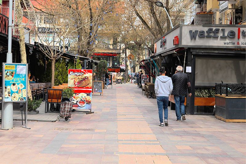 Büyükşehir Kafeler Sokağı’nı yeni yüzüne kavuşturuyor