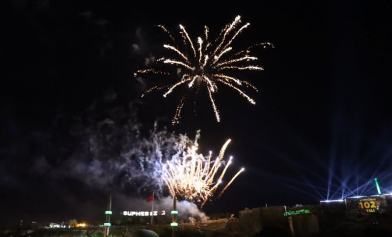 Kurtuluş Temalı Işık Ve Lazer Gösterisi Tarihi Urfa Kalesine Yansıtıldı