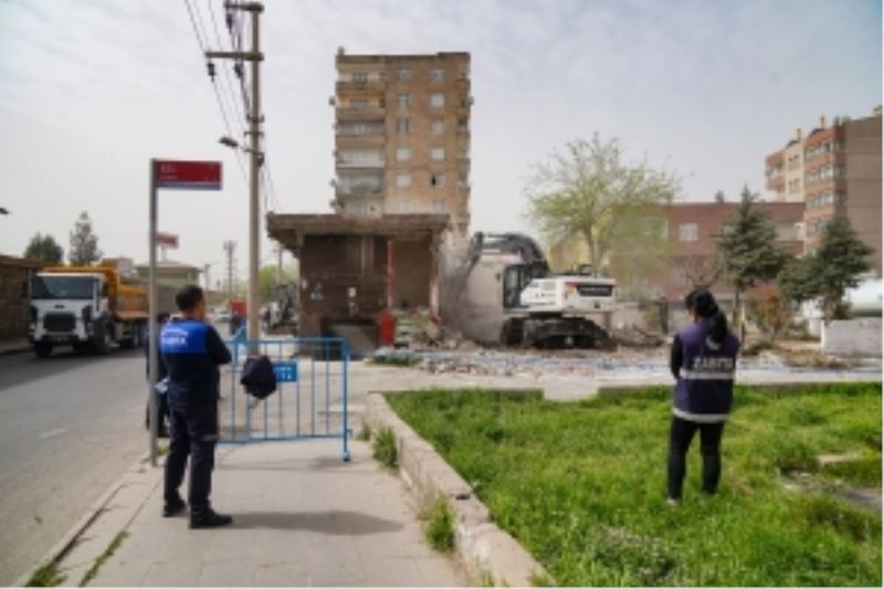 Bağlar’da kamulaştırılan yapının yıkımı gerçekleşti