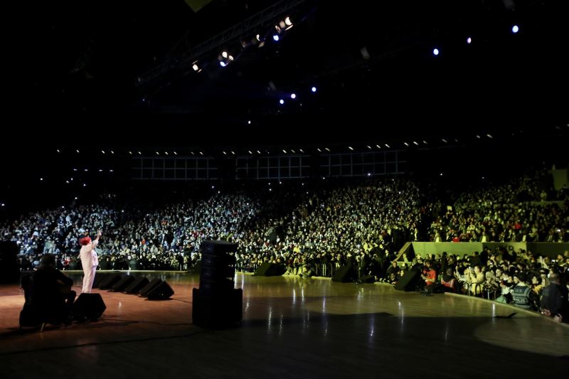 SELDA BAĞCAN 8 MART’I 50. SANAT YILINDA KÜÇÜKÇEKMECE’DE KADINLARLA KUTLADI