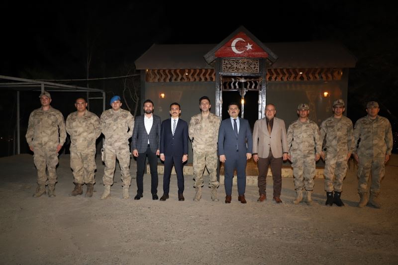 Kaymakam / Belediye Başkan V. Mehmet Tunç, İftarını Züran Jandarma Karakolundaki Askerler ile Birlikte Açtı.