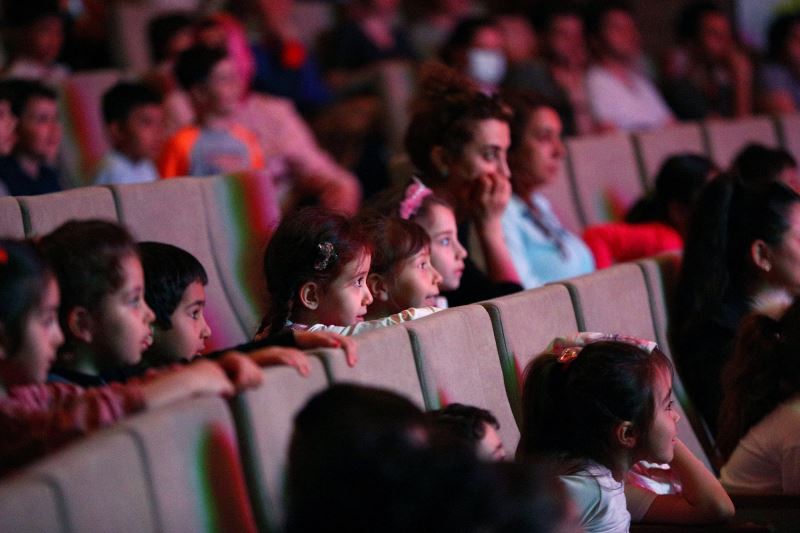 “UÇURTMAMI GÖRDÜN MÜ?” ADLI TİYATRO OYUNUNUN İLK GÖSTERİMİ YAPILDI