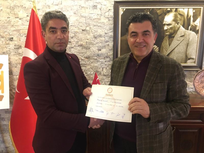 YENİ MECLİS ÜYESİ BULUT MAZBATASINI ALDI