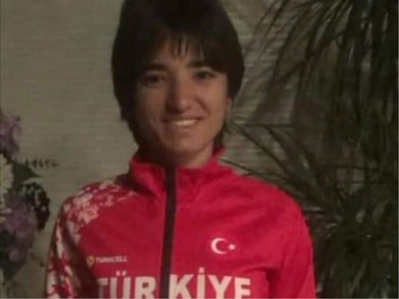 İZMİT BELEDİYESPORLU ATLETLERE MİLLİ DAVET