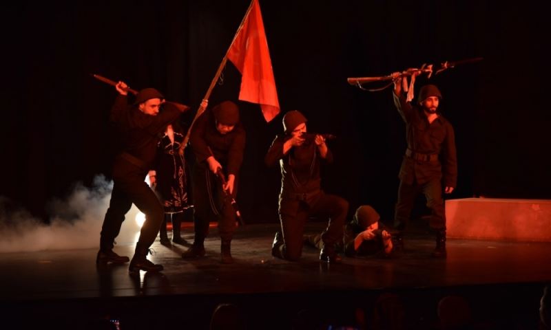 Milli Şairimiz ‘Küfe’ Oyunuyla Anıldı