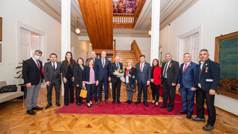 Başkan Soyer şehit yakınları ve gazi derneklerinin temsilcilerini ağırladı