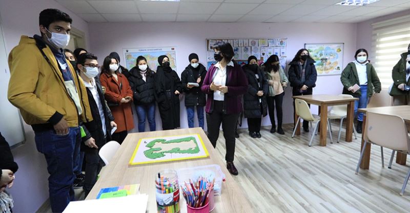 Lise ve üniversite öğrencilerinden Cemil Meriç’e ziyaret