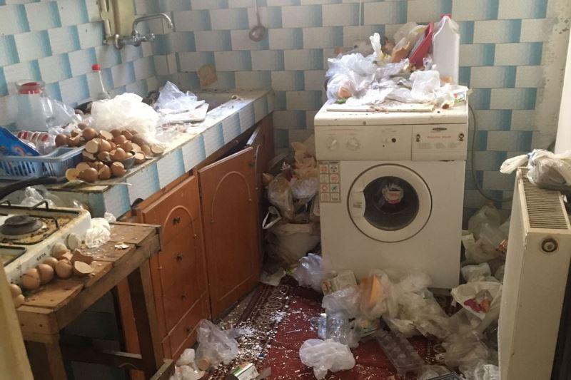 Kartaltepe Mahallemizdeki Bir Çöp Ev, Temizlik İşleri Müdürlüğümüz Tarafından Temizlendi