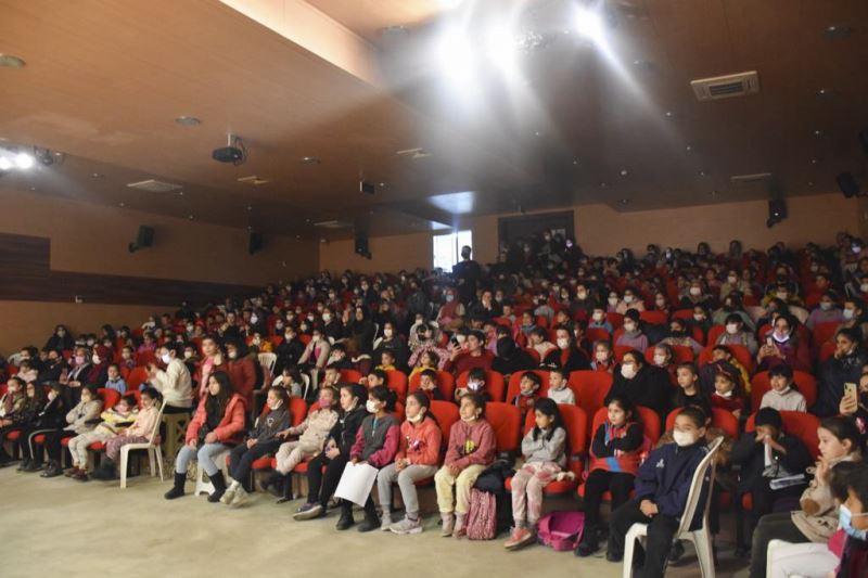 AYDIN BÜYÜKŞEHİR BELEDİYESİ ŞEHİR TİYATROSU GERMENCİKLİ ÇOCUKLARLA BULUŞTU