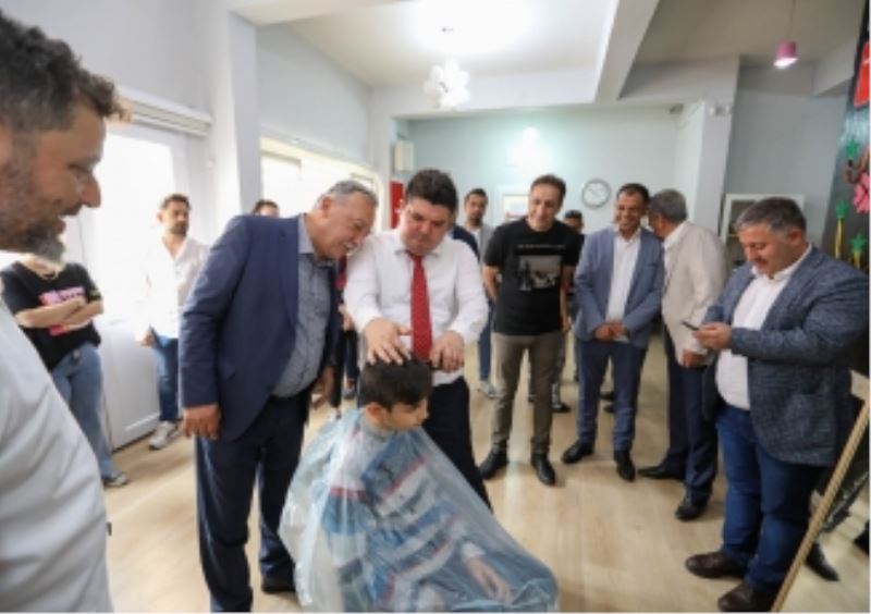 Başkan Kılıç’tan çocuklara bayram tıraşı