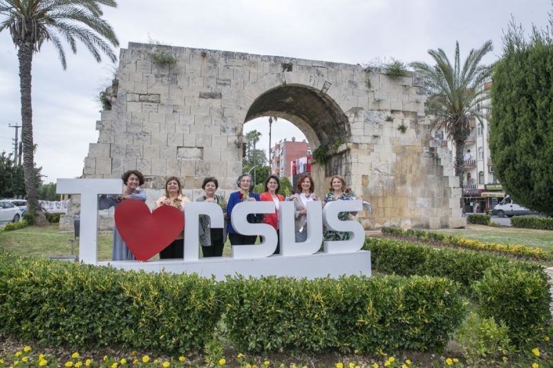 CHP’li Büyükşehir Belediye Başkanlarının Eşleri, Mersin’de Buluştu