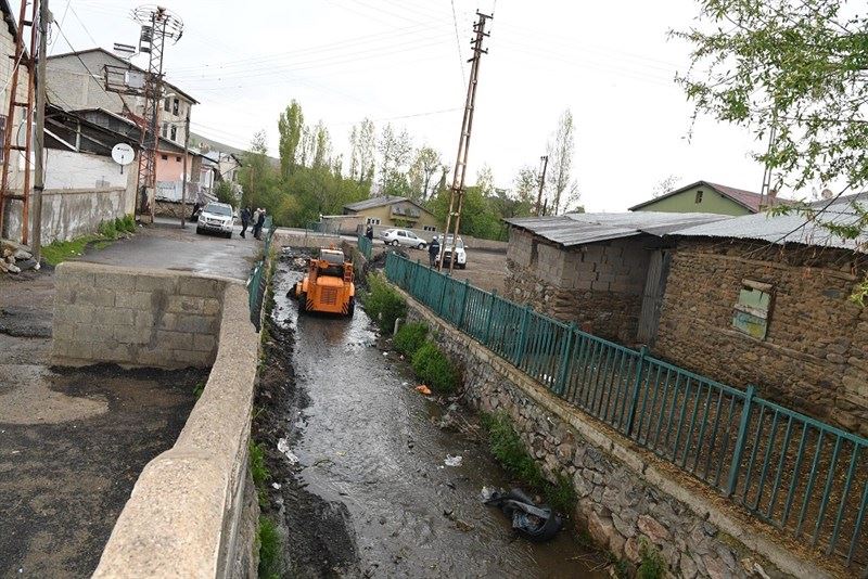 SOĞURMAN DERESİNDE TEMİZLİK ÇALIŞMASI
