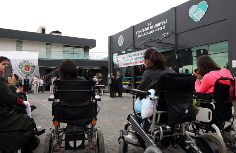 DEMİREL ENGELLİLERLE ŞENLİKTE BULUŞTU