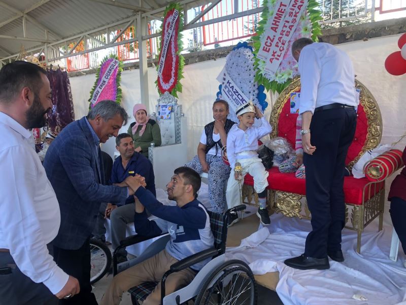 Simav Belediyemiz tarafından düzenlenen Büyük Hayır ve Sünnet Törenine,Belediye Meclis üyemiz, Sn.Özay Akbulut ile birlikte katılım sağladık.