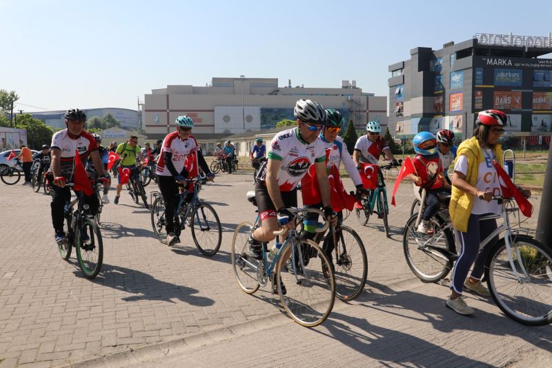 İZMİT’TE PEDALLAR 19 MAYIS İÇİN ÇEVRİLDİ