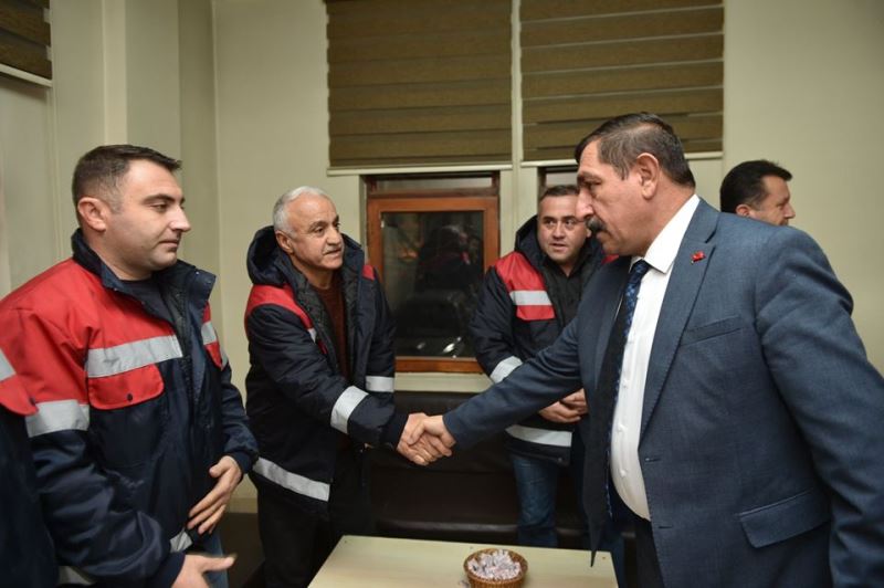 2020 Yılını Çalışarak Karşılayacak Olan Personellere Belediye Başkanımız Opr. Dr. Rahmi Galip Vidinlioğlu’ndan Ziyaret