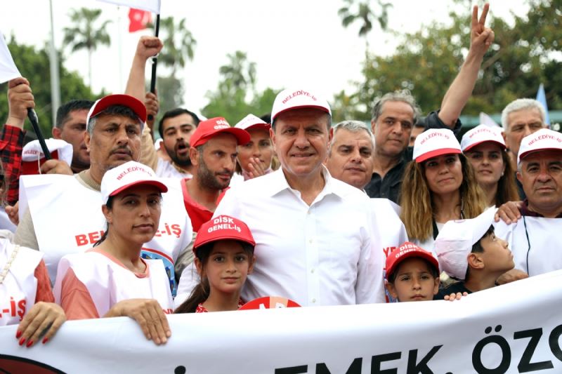 Başkan Seçer, 1 Mayıs’ta İşçi Ve Emekçilerle Buluştu