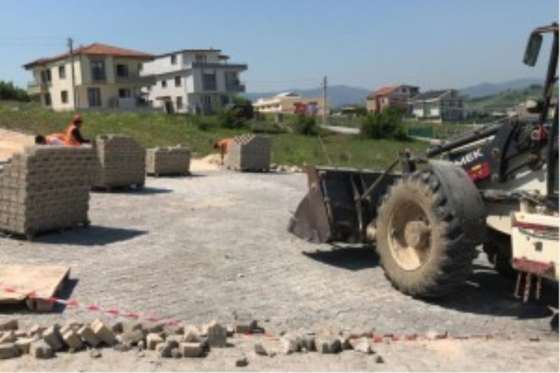 PARKE YOL YAPIMLARI DEVAM EDİYOR