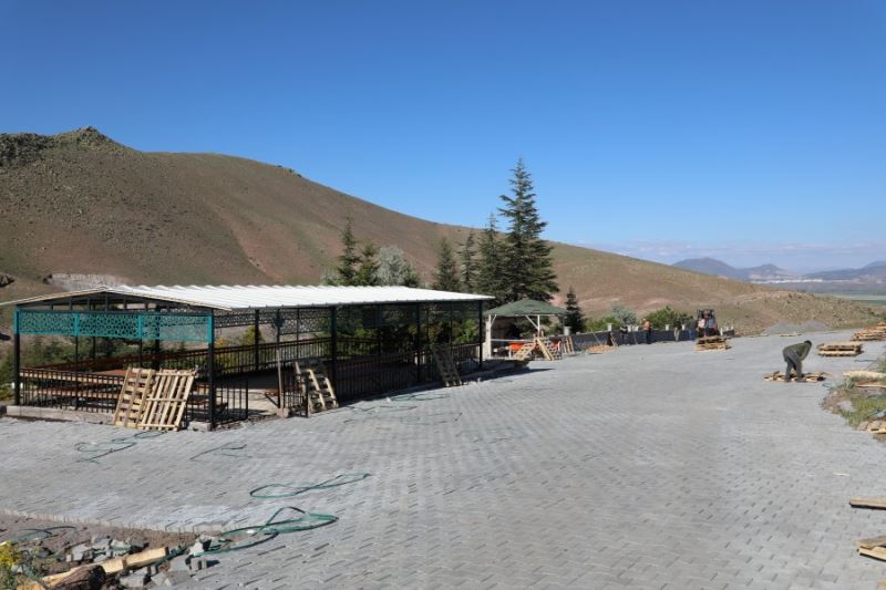 İlçemize bağlı Garipçe mahallemizde parke çalışmalarımız devam ediyor. Daha güzel İncesu için çalışıyoruz... Av.Mustafa İLMEK  İncesu Belediye Başkanı