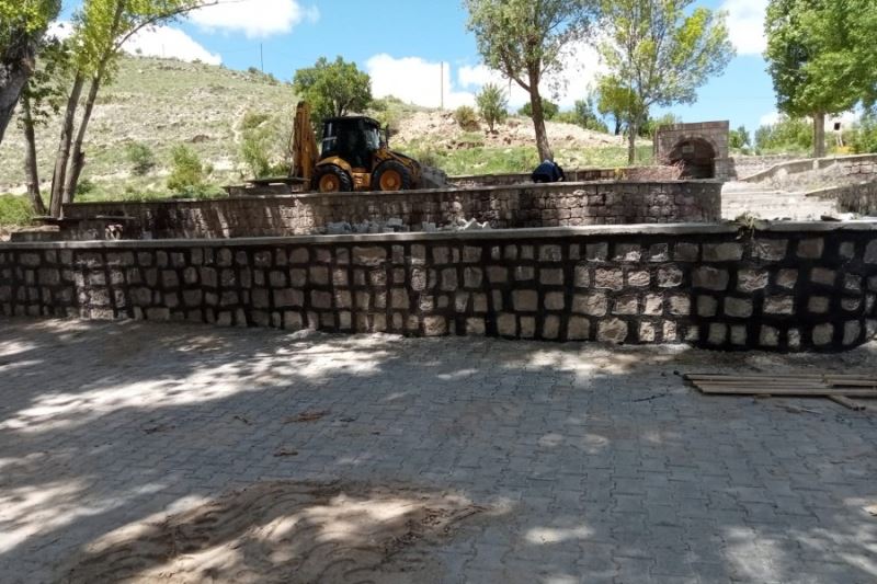 İncesu Belediyesi Fen İşleri Müdürlüğü ekiplerimizce Derebağ mevkinde çalışmalarımız devam ediyor... Daha güzel İncesu için çalışıyoruz... Av.Mustafa İLMEK  İncesu Belediye Başkanı