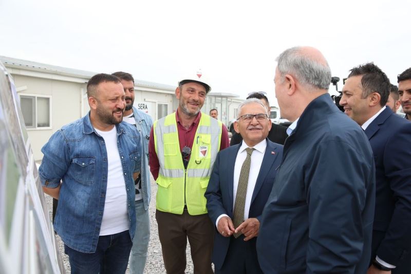 Bakan Akar ile Başkan Büyükkılıç’tan 