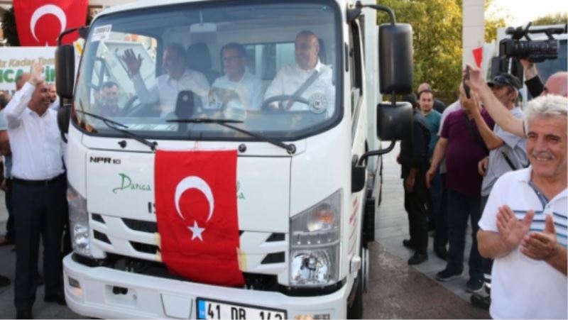 DARICA BELEDİYESİ YENİ ÇÖP TOPLAMA ARAÇLARINI TANITTI