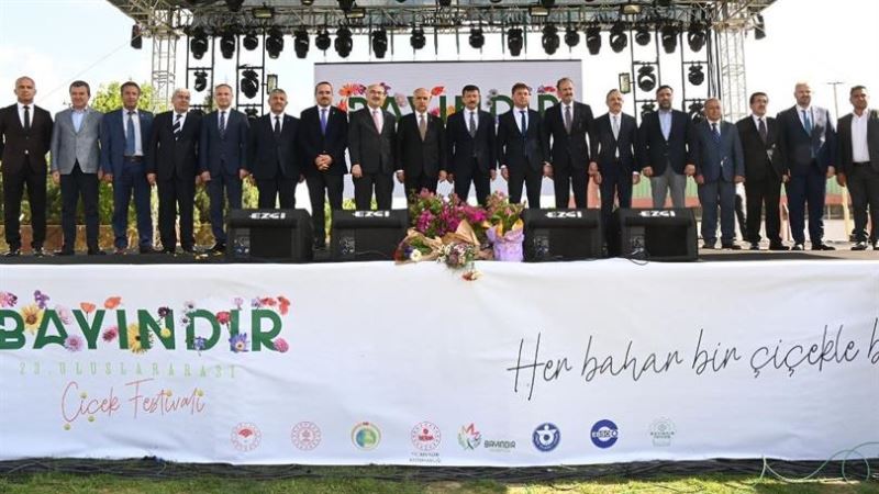BAKAN KİRİŞCİ ‘BAYINDIR 23. ULUSLARARASI ÇİÇEK FESTİVALİ’NE KATILDI