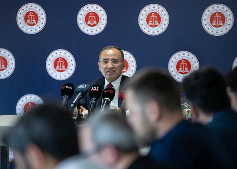 BAKAN BOZDAĞ: HİÇ KİMSE YARGI MENSUPLARINA EMİR VE TALİMAT VEREMEZ