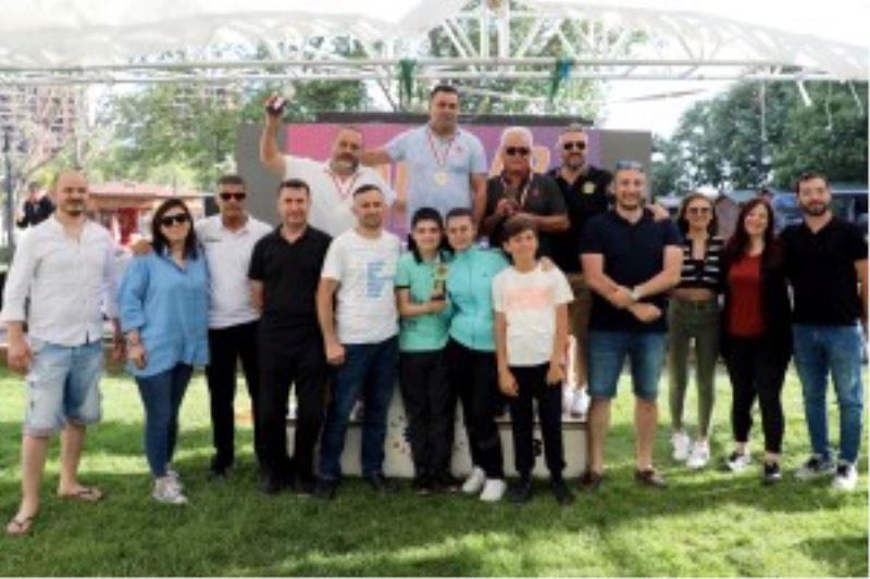 BABALAR, TAVLA TURNUVASINDA YARIŞTI