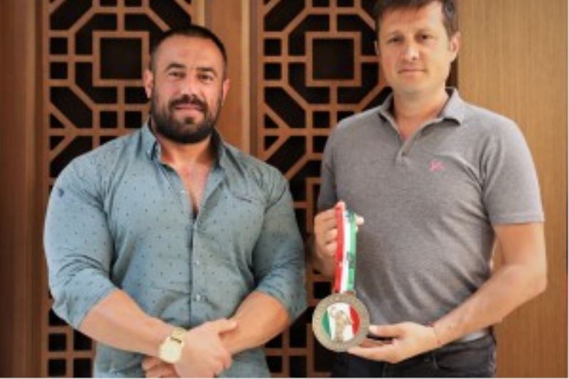 AVRUPA ŞAMPİYONU MEMİŞ, BAŞKANIMIZ AKAY’I ZİYARET ETTİ