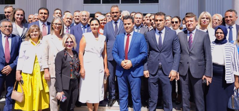 BAKAN ÖZER, 2022-2023 EĞİTİM ÖĞRETİM YILI HAZIRLIKLARI KAPSAMINDA İZMİR