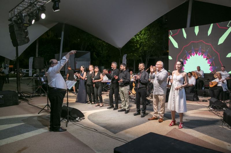 Mersin Büyükşehir’in Yıldızların Altında Konserleri Devam Ediyor