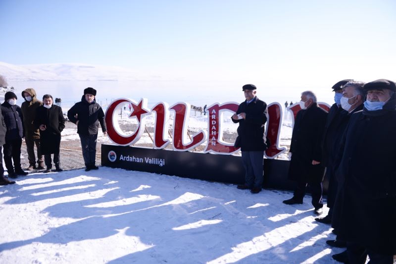 BAŞKANI DEMİR  MİLLİ PİYANGO BİLETİNDE ÇILDIR GÖLÜ KARS YAZILMASI BİZİ ÜZDÜ