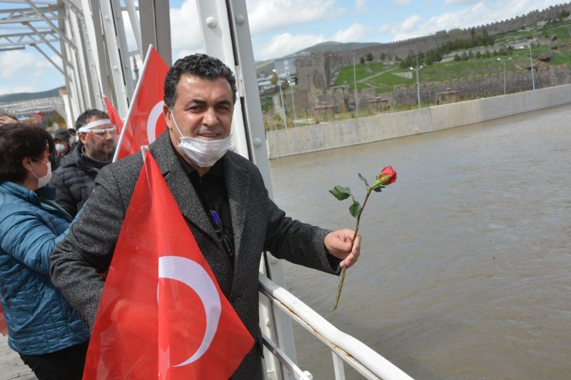 ARDAHAN BELEDİYESİ 93 HARBİ ŞEHİTLERİNİ ANDI