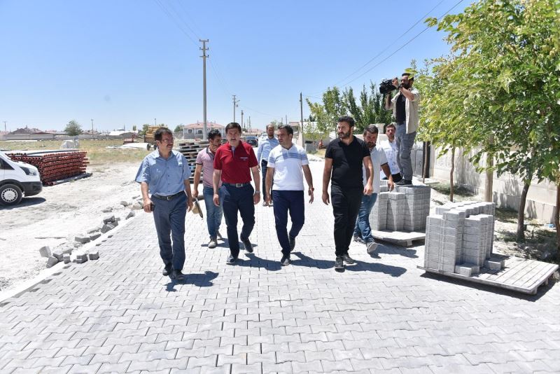 KARATAY’IN DÖRT BİR TARAFINDA PARKE YOL ÇALIŞMALARI SÜRÜYOR