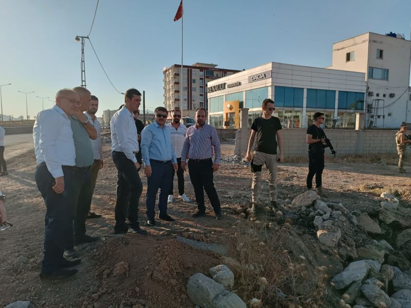 Kaymakam / Belediye Başkan V. Mehmet Tunç, Silopi Yolunda Yapılacak Köprülü Kavşak Düzenlemesi, Peyzaj ve Kaldırım Çalışmalarını Yerinde İnceledi.