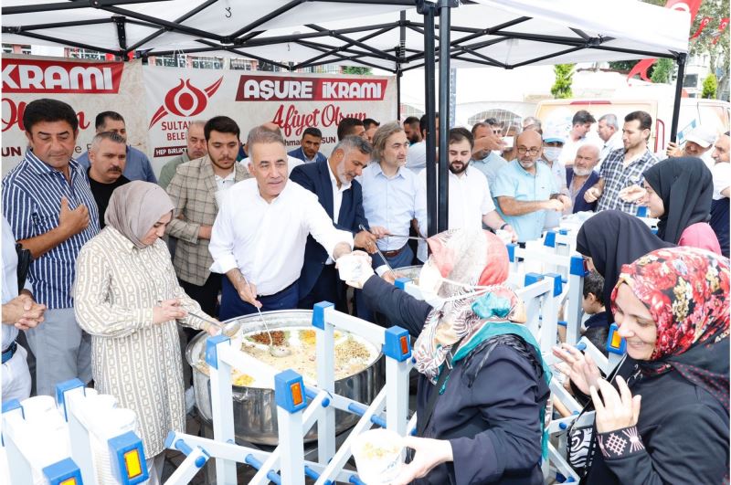 Sultangazi Belediye Başkanı Dursun Aşurenin Bereketini ve Muhabbetini Vatandaşlarla Paylaştı