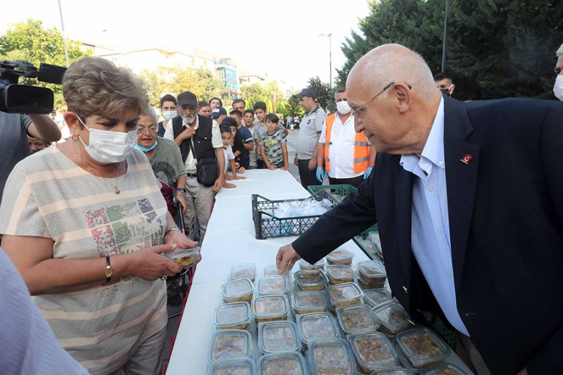 Başkan Yaşar’dan Yenimahallelilere Aşure İkramı